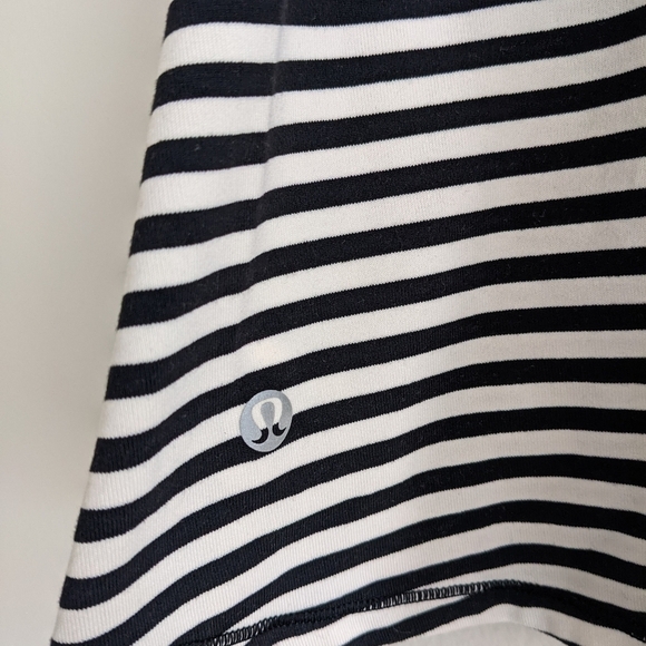 Lululemon Amala Tank Narrow Bold Striped Black Angel Wing Tank Top Size 4 - Picture 7 of 7